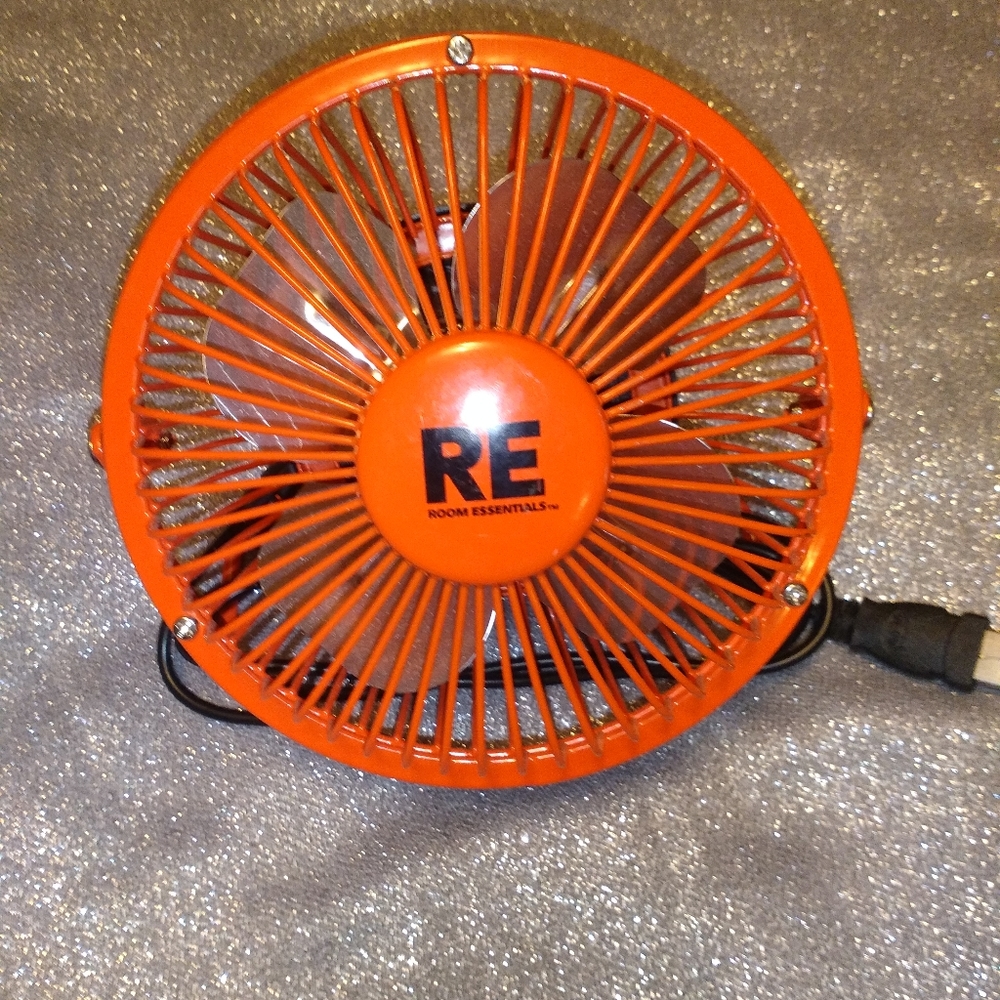 RE USB Personal Fan. NWOT Perfect for studying or watch a movie on your computer